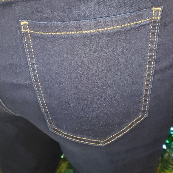 Jeans - Picture 8 of 9